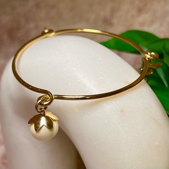 NWOT KATE SPADE XO, PEARL, & SPADE KEY CHARM BRACELET - GOLD - Picture 2 of 5